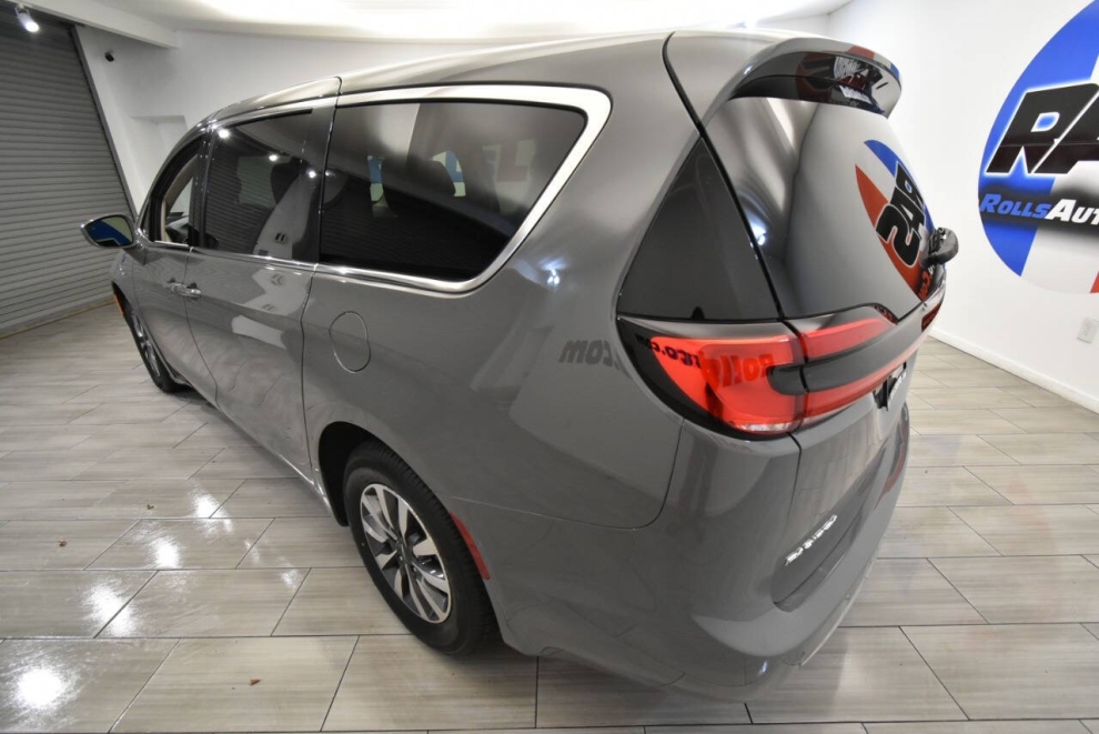 2022 Chrysler Pacifica Hybrid Touring L 4dr Mini Van, Gray, Mileage: 80,452 - photo 2