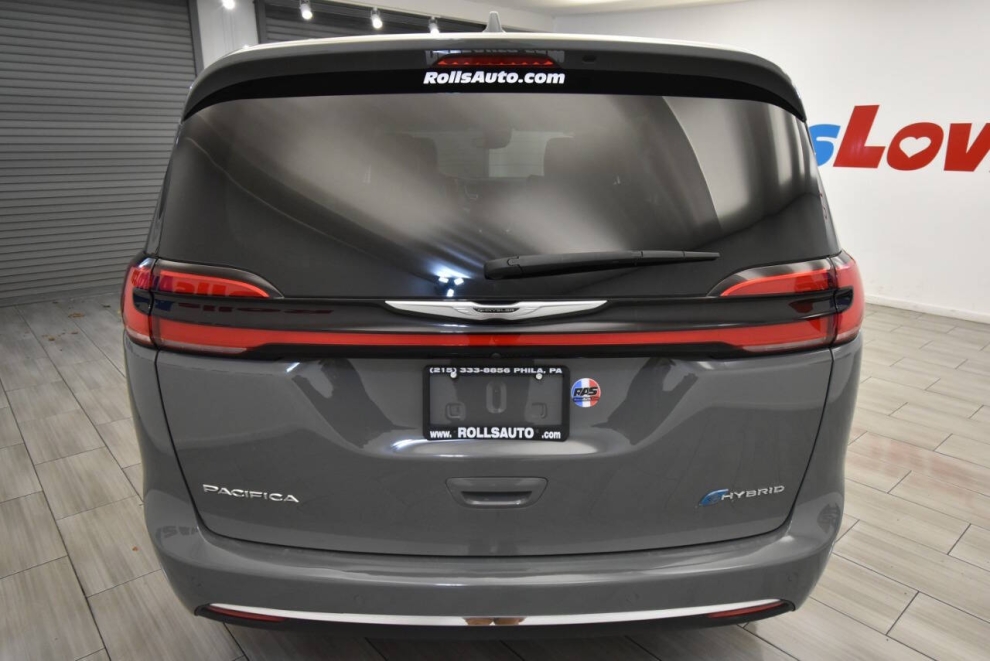 2022 Chrysler Pacifica Hybrid Touring L 4dr Mini Van, Gray, Mileage: 80,452 - photo 3