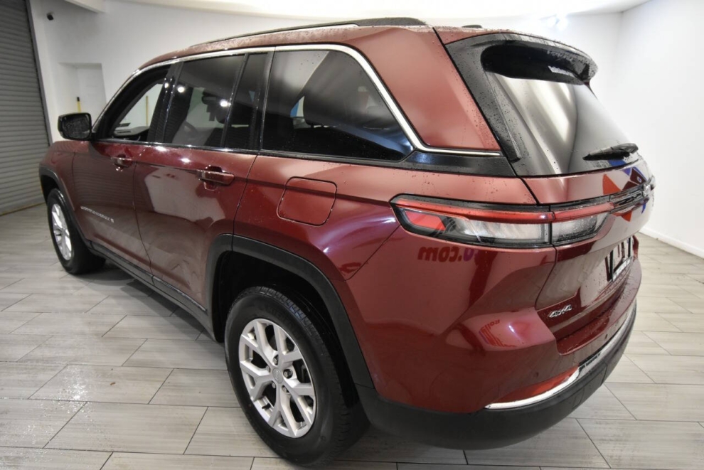 2022 Jeep Grand Cherokee Limited 4x4 4dr SUV (midyear release), Red, Mileage: 75,089 - photo 2