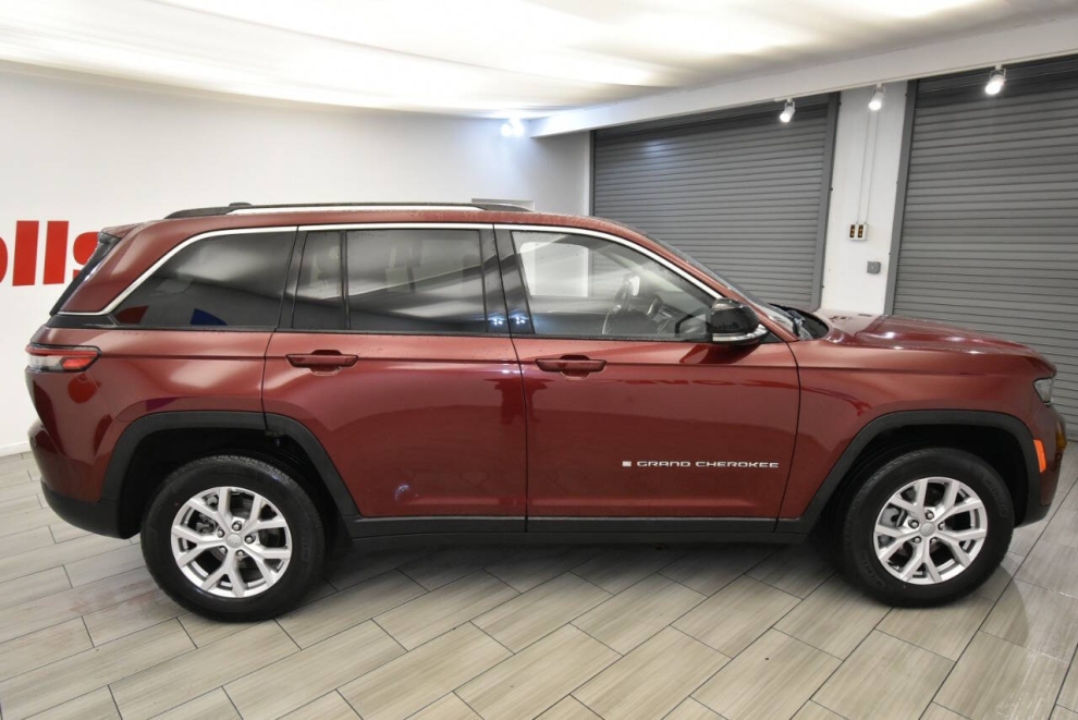 2022 Jeep Grand Cherokee Limited 4x4 4dr SUV (midyear release), Red, Mileage: 75,089 - photo 5