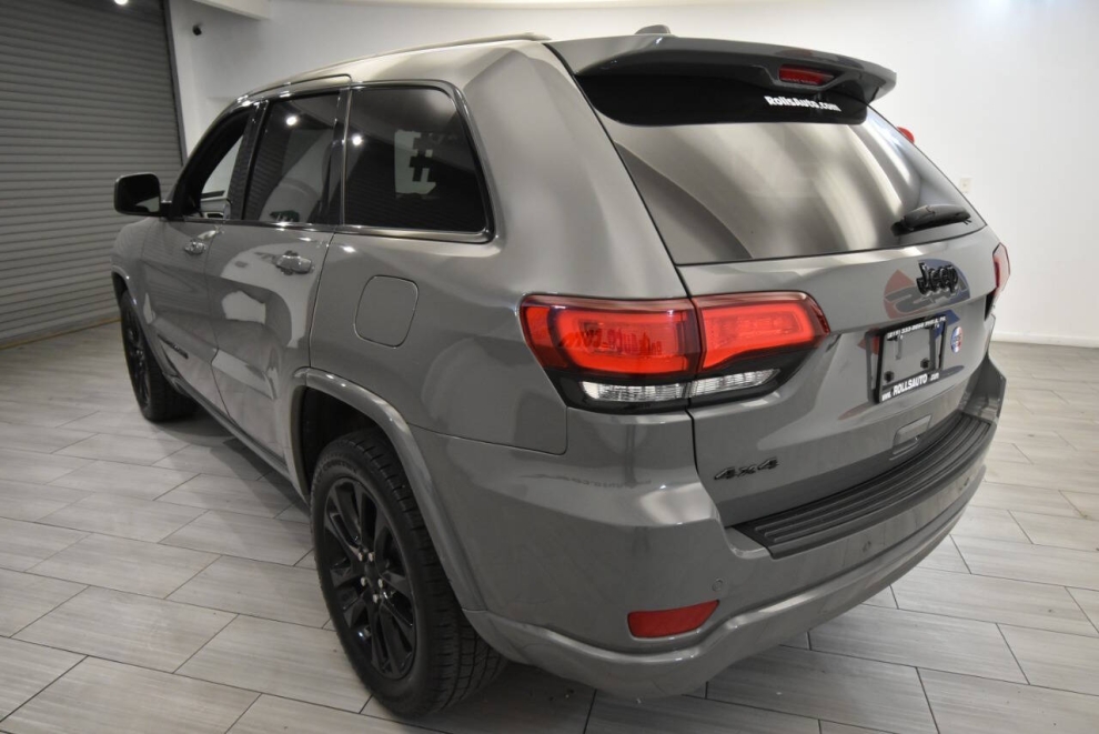 2021 Jeep Grand Cherokee Laredo 4x4, Gray, Mileage: 81,553 - photo 2