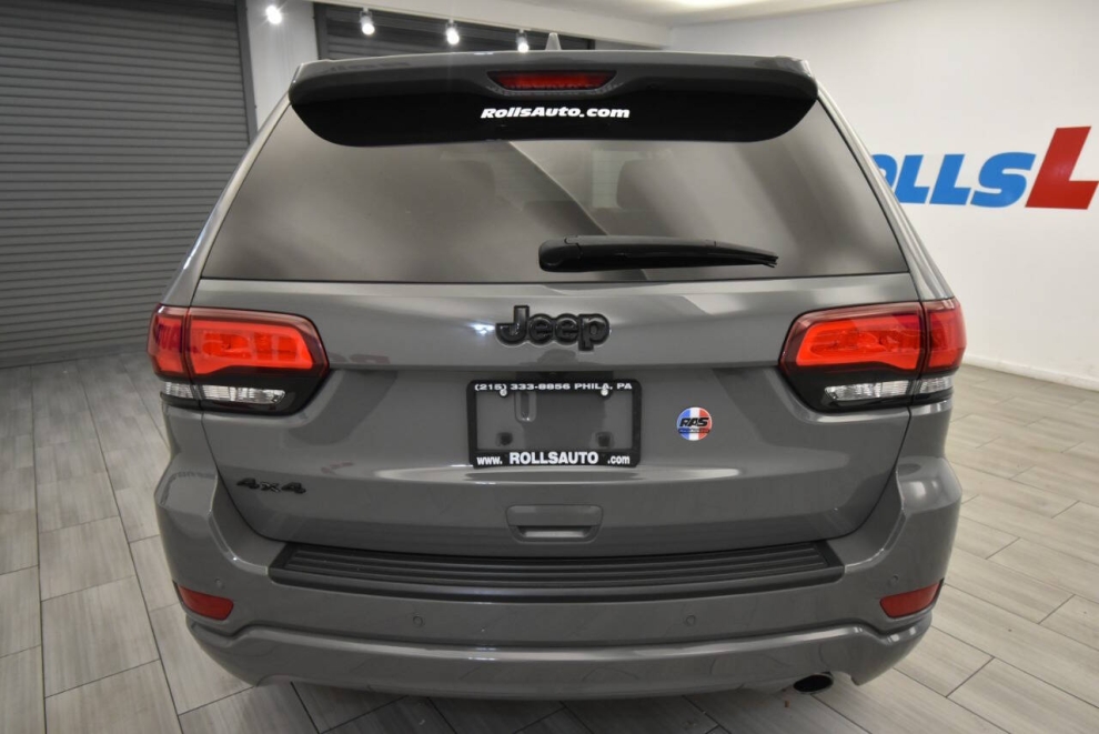 2021 Jeep Grand Cherokee Laredo 4x4, Gray, Mileage: 81,553 - photo 3