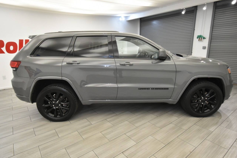 2021 Jeep Grand Cherokee Laredo 4x4, Gray, Mileage: 81,553 - photo 5