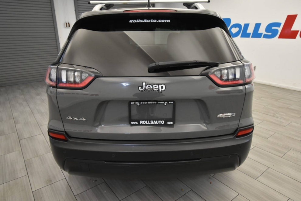 2019 Jeep Cherokee Latitude Plus, Gray, Mileage: 108,475 - photo 3