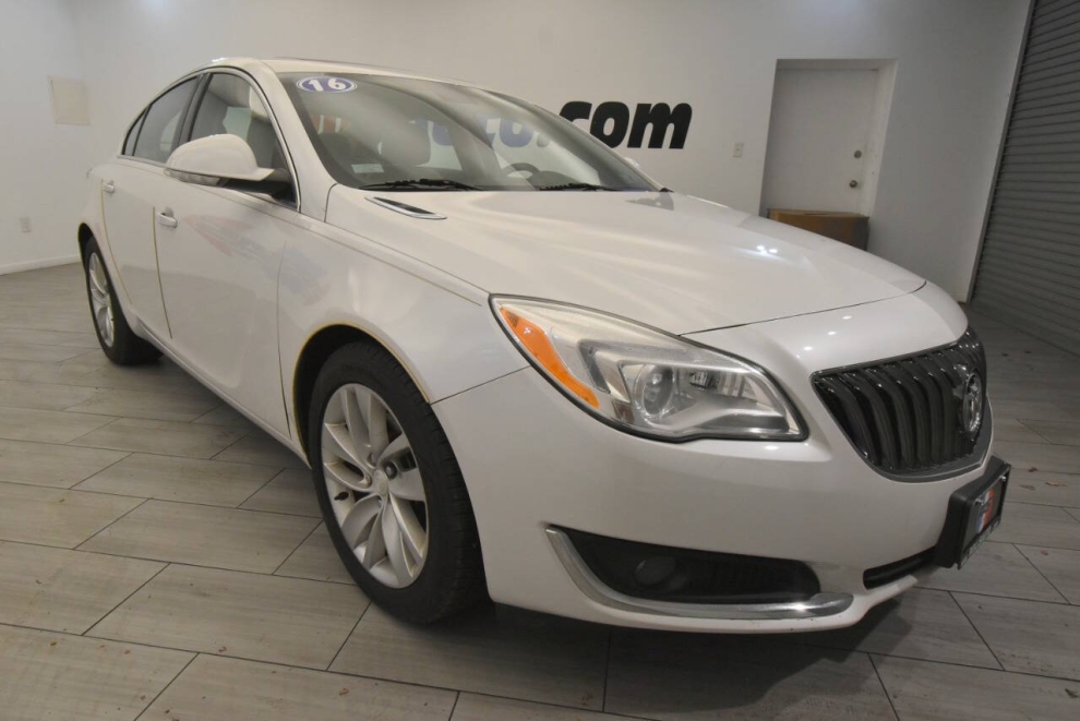 2016 Buick Regal Premium II 4dr Sedan, White, Mileage: 73,418 - photo 6