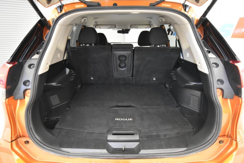 2019 Nissan Rogue SV AWD, Orange, Mileage: 107,962 - photo 31