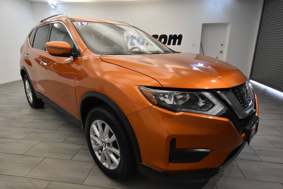 2019 Nissan Rogue SV AWD, Orange, Mileage: 107,962 - photo 6