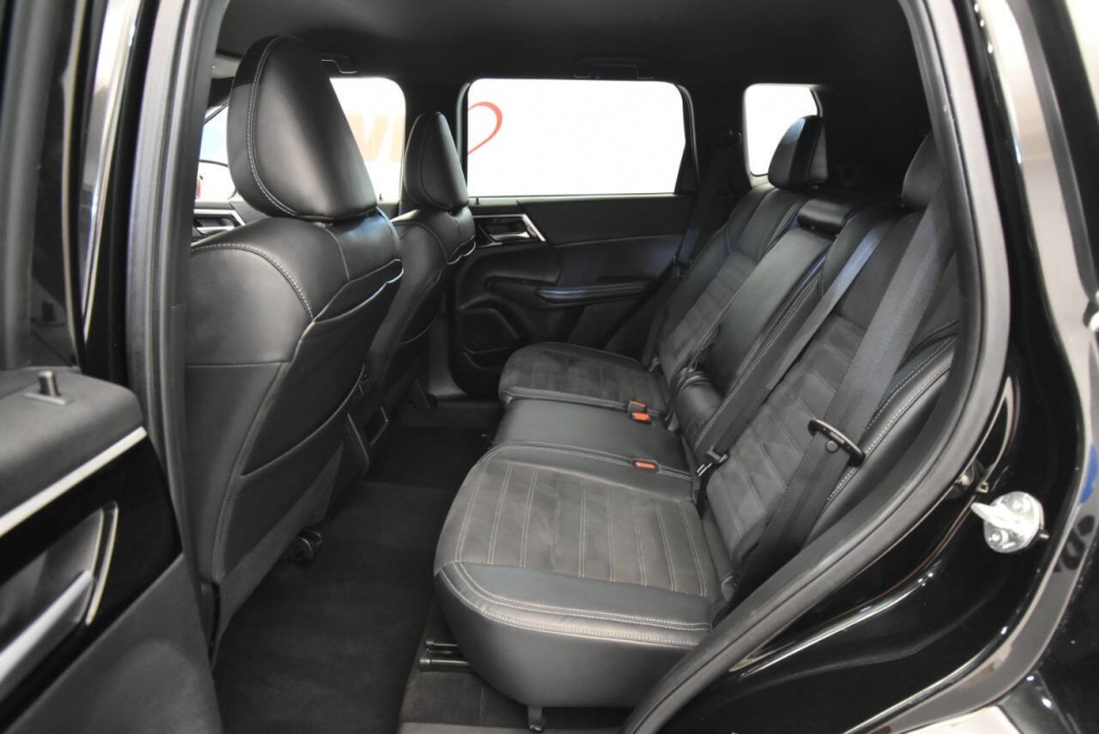 2023 Mitsubishi Outlander S-AWC SE Black Edition, Black, Mileage: 46,232 - photo 12