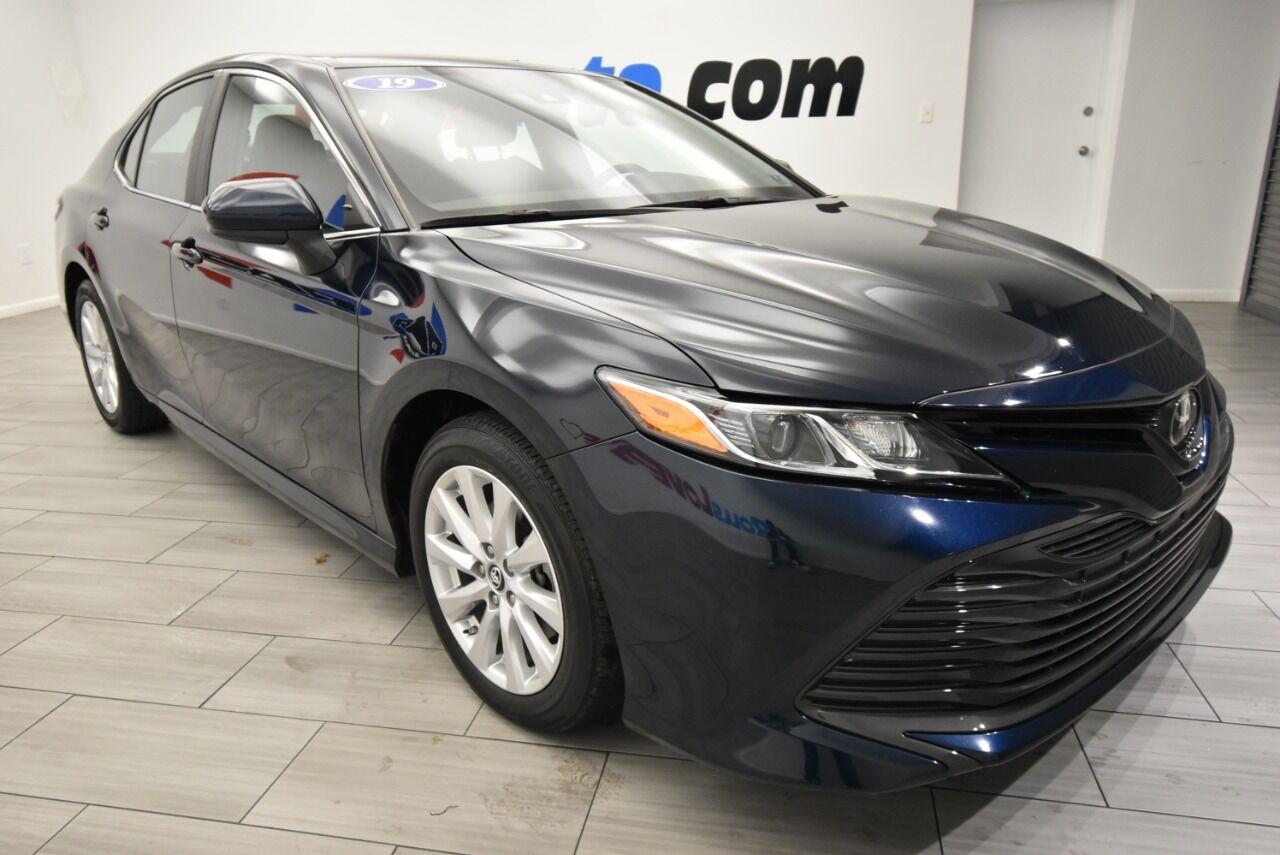 2019 Toyota Camry Se Blue