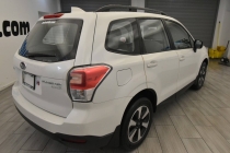 2017 Subaru Forester 2.5i AWD 4dr Wagon CVT - photothumb 4